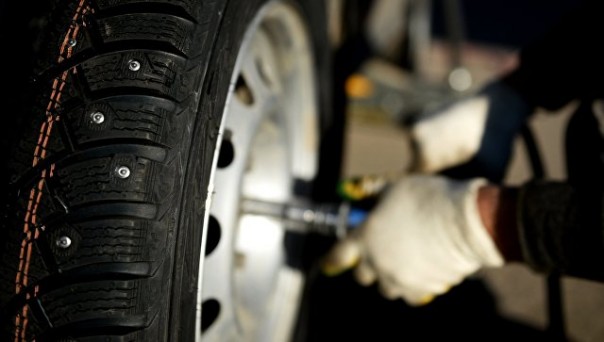 Водителей легковушек обязали использовать зимние шины