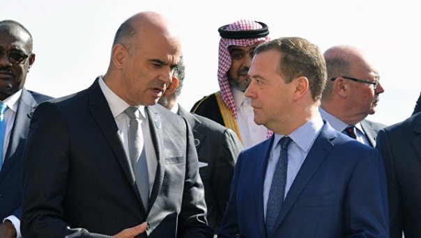 Россия может отказаться от участия в форуме в Давосе, заявил Медведев