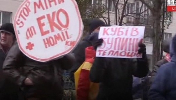 Замерзающие в квартирах без отопления киевляне перекрыли центр города