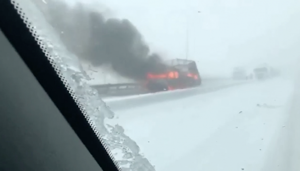 Водитель снял снежный коллапс под Ростовом, но самое страшное случилось в конце