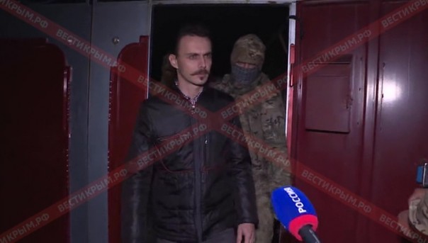 ФСБ провела обыски у "Свидетелей Иеговы" в крымском Джанкое