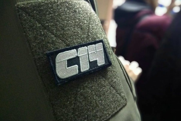 Укронацисты С14 в Киеве отобрали у россиян георгиевскую ленту и сожгли ее