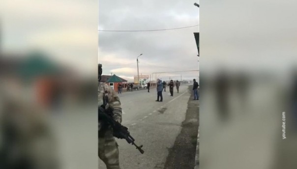 В Грозном следствие устанавливает личность женщины, подорвавшей себя у КПП [18+]