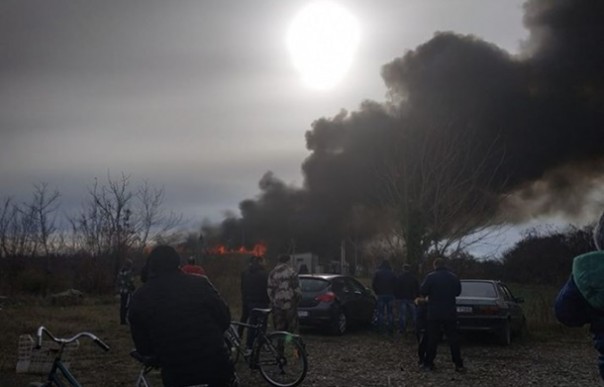 На Закарпатье произошел крупный пожар на складе | В Харьковской области сгорела база отдыха