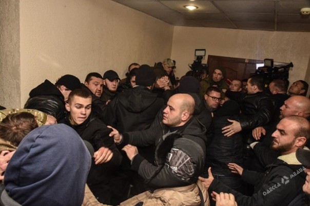 В суде Одессы произошла драка, 50 задержанных