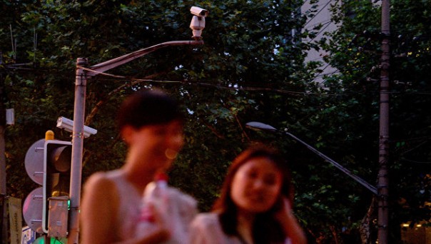 В Китае система распознавания лиц выписала штраф фотографии на автобусе