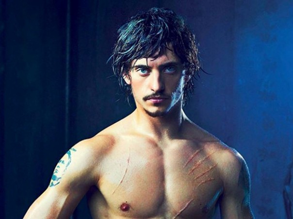 "Нелегко двигаться к свету": украинский артист Полунин набил татуировку с Путиным