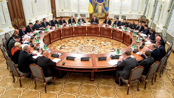 На Украине введено военное положение. Сценарий отмены выборов запущен