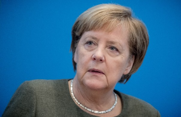 Меркель высказалась против разрыва отношений с Россией и призвала удвоить усилия по урегулированию кризиса в Донбассе