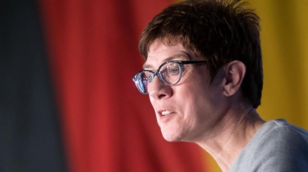 Генсек ХДС (партия Меркель) призвала ЕС и США закрыть порты для российских судов