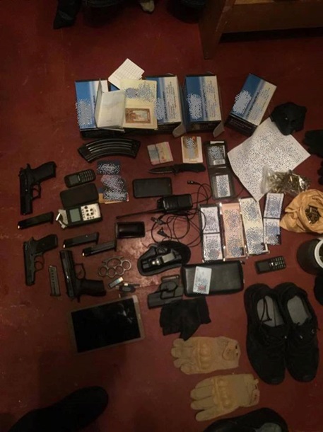 Под Киевом лже-СБУшники грабили дорогие авто