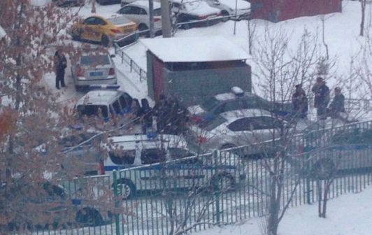 В Москве ученик принёс в школу нож, он пригрозил напасть на учителей или покончить с собой.