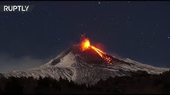 Огонь и лава: таймлапс извержения вулкана Этна в Италии | В Италии задумались о новом извержении Везувия