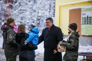 Аваков раздал боевикам Нацгвардии десятки квартир и пообещал повысить зарплату | В Бердянске нацистам из «Азова» отдали в аренду целый стадион