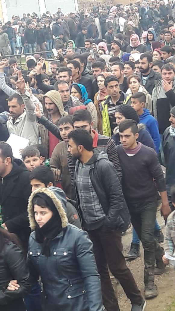 Предатели! Не уходите! Курды протестуют в ярости из-за вывода войск США из Сирии