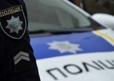 В Кременчуге пьяные полицейские избили и ограбили прохожего