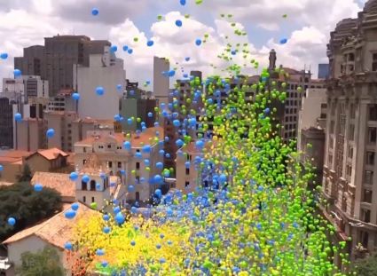 Красочные проводы старого года: 50 тысяч шариков выпустили в небо над Сан-Паулу