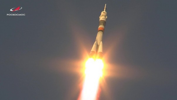 Первый после аварии: "Союз" с тремя космонавтами стартовал к МКС