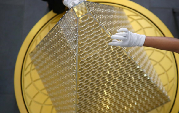 В Мюнхене украсили елку золотом на $2,6 млн