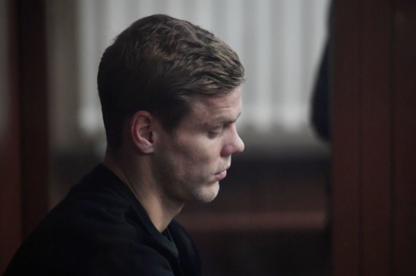 Суд продлил арест футболистам Кокорину и Мамаеву