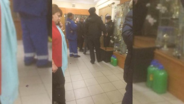 Пришедшего в школу с ножом подростка задержали во время беседы с дедушкой