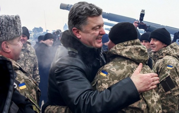 Зачем Порошенко стягивает войска к российской границе?