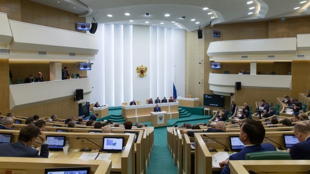 В Совфеде назвали провокацией призыв Порошенко закрыть порты для России