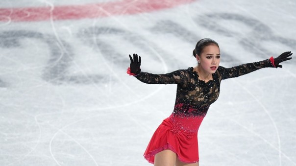 Загитова упустила победу в финале Гран-при | Российские фигуристы заняли весь пьедестал в финале юниорского Гран-при в танцах на льду