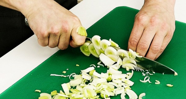 Апология чистых рук. О том, почему повара должны работать без перчаток