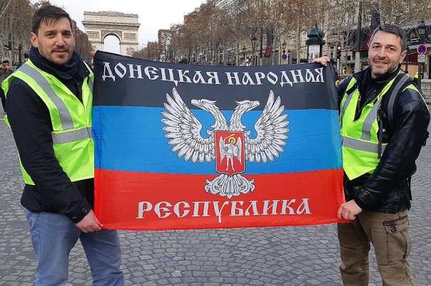 «Жёлтый жилет» с флагом ДНР Ксавье Моро: «Донецк в 2014-м восстал против олигархов, как и мы сейчас»