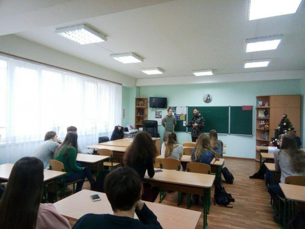 В школе Киева ученики вывесили флаг России – детей теперь кошмарят боевики