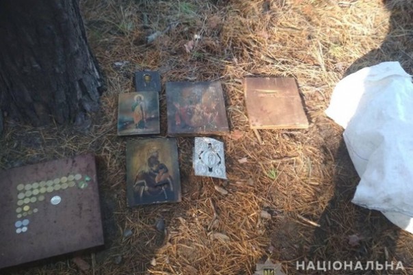 В Харьковской области мужчина украл девять икон в храме