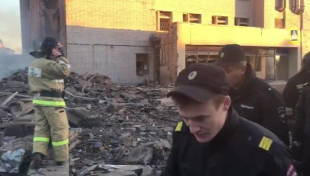 На Украине спасатели достали два тела из-под завалов рухнувшего дома в Фастове