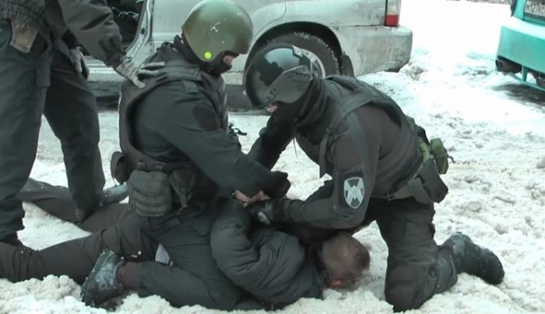 В четырех регионах России работала подпольная сеть торговли оружием