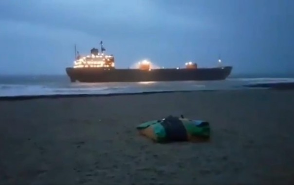 Российское судно село на мель у британского побережья