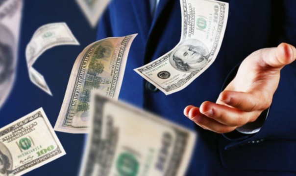 Конфискованные у коррупционеров деньги начали зачислять в Пенсионный фонд России