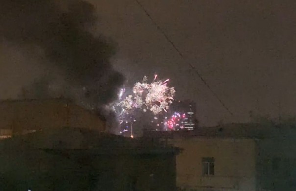 Страшно красиво. В Петербурге на складе с фейерверками произошёл пожар — видео