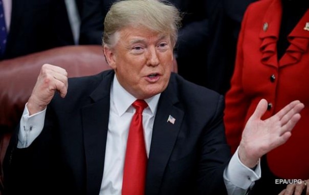 "Частокол". Трамп одобрил дизайн стены на границе с Мексикой