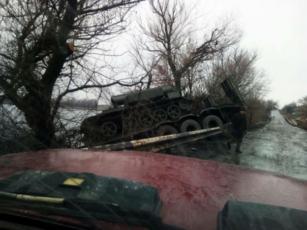 Хорошая дорога... На Херсонщине фура с танком слетела с проезжей части