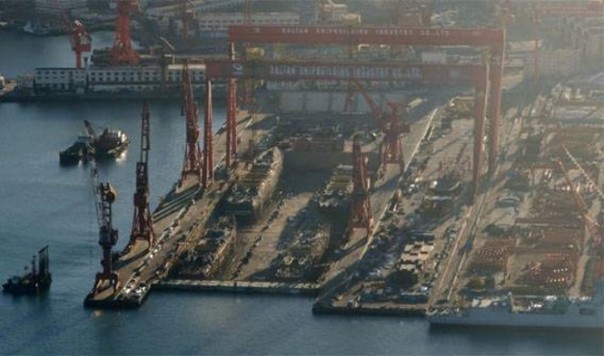 На верфи Даляня строятся сразу 4 аналога американских эсминцев с Aegis - 052DG