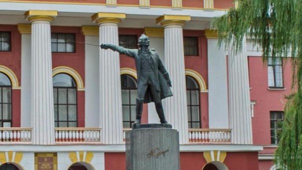 Украинский Минкульт дал добро на расправу с памятником Суворову в Киеве