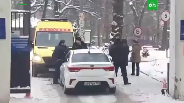 Водитель не выпустил на выезд машину детской реанимации