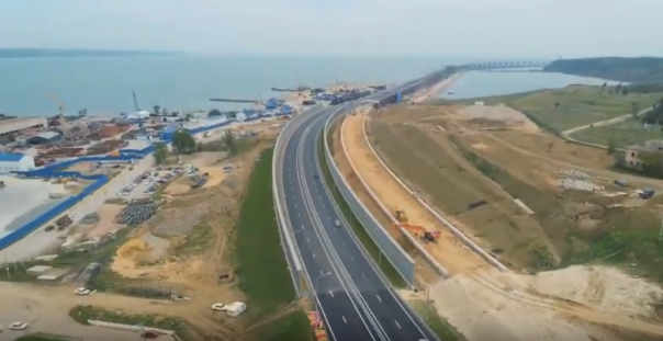 С наступающим новым годом Крымчан и всех остальных Россиян!