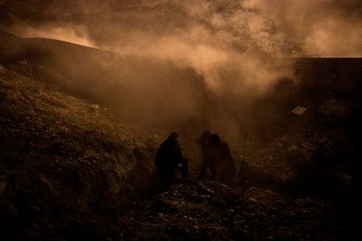 Американские пограничники применили газ против мигрантов