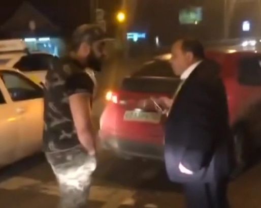 "Сейчас арестую!" В Краснодаре судья сбил студентку и угрожал очевидцам — видео