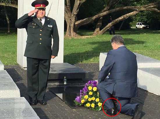 "Стильный Пётр": Порошенко опозорился, заправив пиджак в трусы