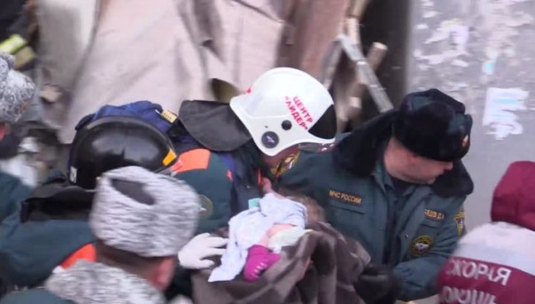 Под завалами в Магнитогорске нашли живым 11-месячного ребенка