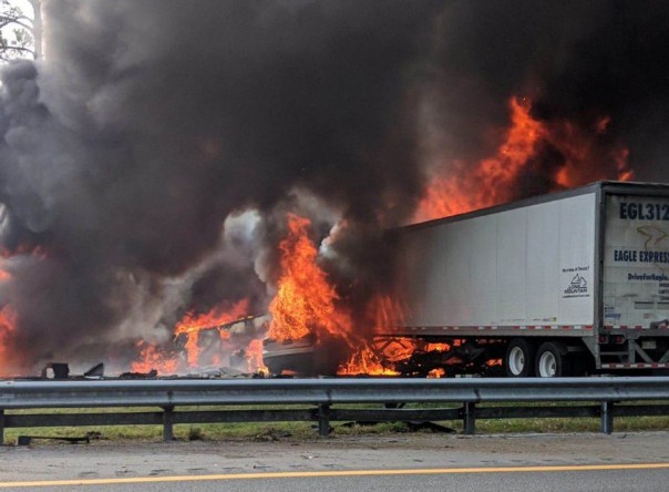Фуры в огне. Шесть человек погибли в крупном ДТП в США