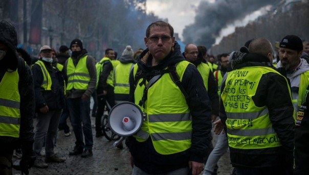"Желтые жилеты" хотят восстания и свержения правительства