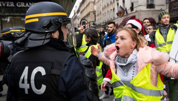 Премьер-министр Франции заявил об ужесточении наказаний для "желтых жилетов". Более тысячи уже осуждены за беспорядки